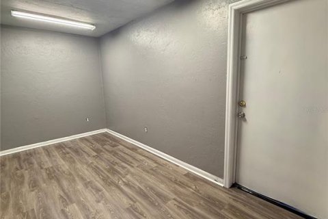 Immobilier commercial à louer à Gainesville, Floride: 80.27 m2 № 2430852 - photo 13