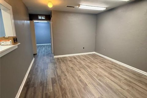 Immobilier commercial à louer à Gainesville, Floride: 80.27 m2 № 2430852 - photo 5