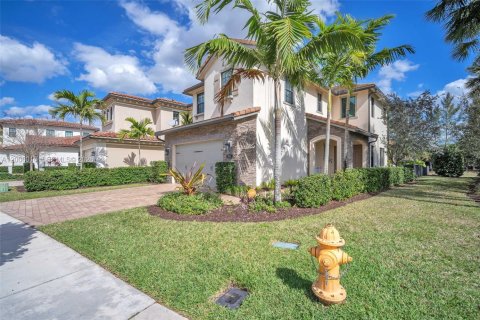 Villa ou maison à louer à Pembroke Pines, Floride: 4 chambres, 222.69 m2 № 2071069 - photo 3
