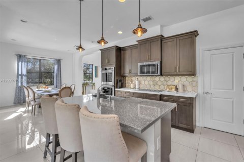 Villa ou maison à louer à Pembroke Pines, Floride: 4 chambres, 222.69 m2 № 2071069 - photo 10