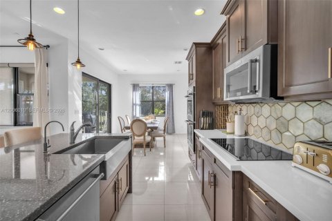Villa ou maison à louer à Pembroke Pines, Floride: 4 chambres, 222.69 m2 № 2071069 - photo 6
