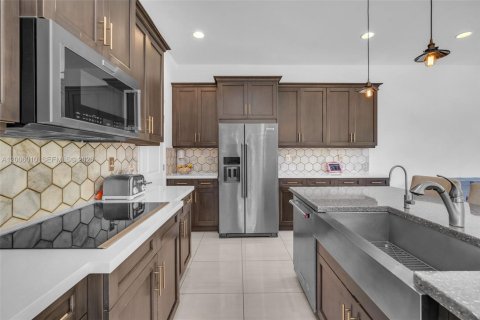Villa ou maison à louer à Pembroke Pines, Floride: 4 chambres, 222.69 m2 № 2071069 - photo 5