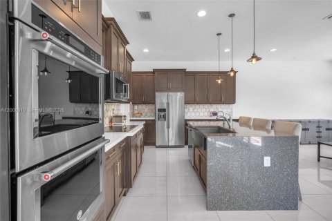 Villa ou maison à louer à Pembroke Pines, Floride: 4 chambres, 222.69 m2 № 2071069 - photo 4