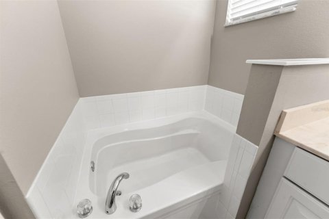 House in Port Orange, Florida 3 bedrooms, 181.25 sq.m. № 2396210 - photo 24