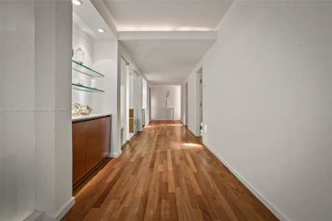 Condo in Miami, Florida, 1 bedroom  № 1816384 - photo 19