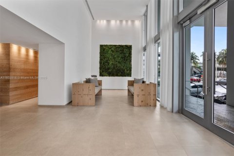 Condo in Miami, Florida, 1 bedroom  № 1816384 - photo 22