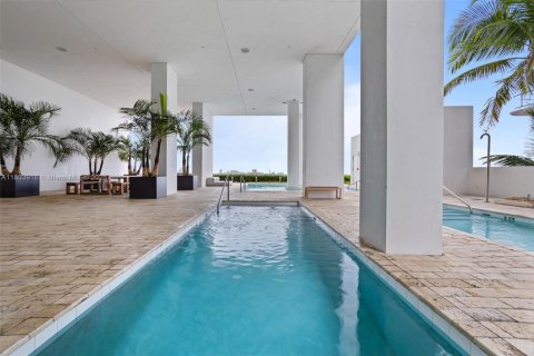 Condo in Miami, Florida, 1 bedroom  № 1816384 - photo 16
