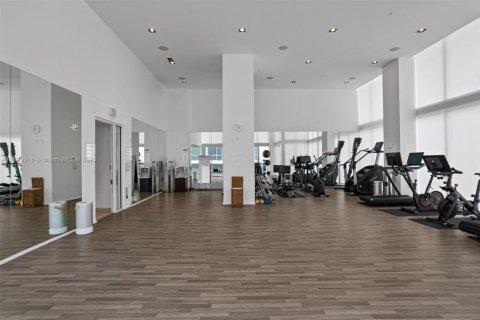 Condo in Miami, Florida, 1 bedroom  № 1816384 - photo 7