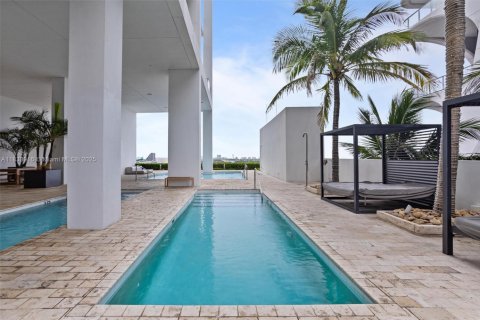 Condo in Miami, Florida, 1 bedroom  № 1816384 - photo 15