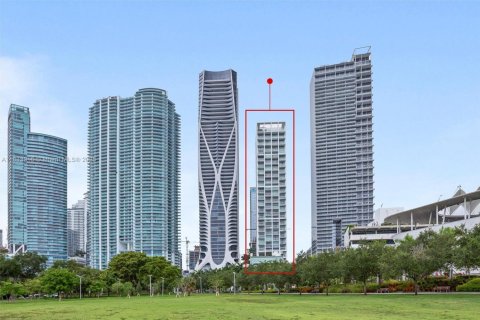 Condo in Miami, Florida, 1 bedroom  № 1816384 - photo 1