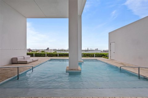 Condo in Miami, Florida, 1 bedroom  № 1816384 - photo 14