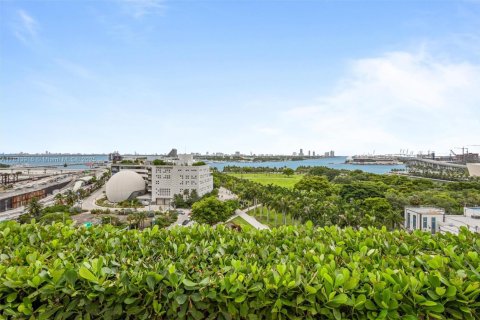 Condo in Miami, Florida, 1 bedroom  № 1816384 - photo 13