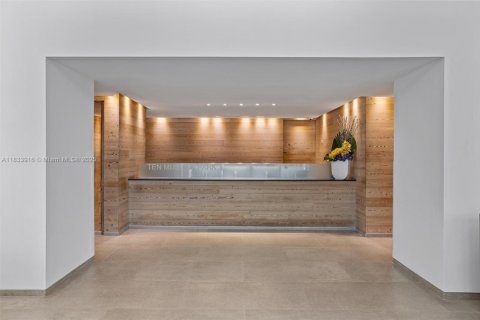 Condo in Miami, Florida, 1 bedroom  № 1816384 - photo 24