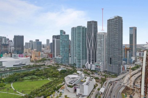 Condo in Miami, Florida, 1 bedroom  № 1816384 - photo 2