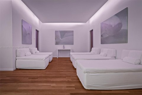 Condo in Miami, Florida, 1 bedroom  № 1816384 - photo 17