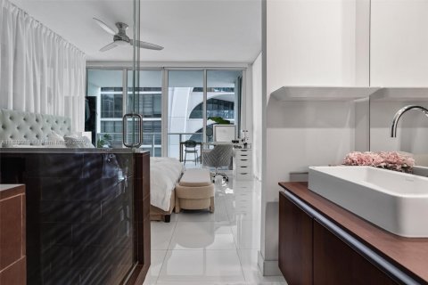Condo in Miami, Florida, 1 bedroom  № 1816384 - photo 27