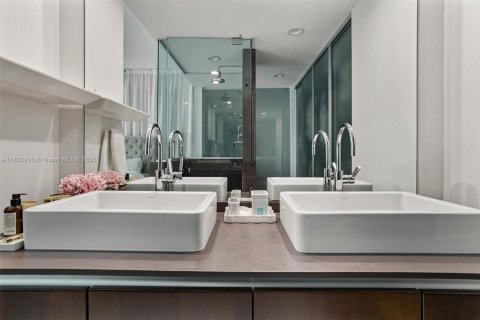 Condo in Miami, Florida, 1 bedroom  № 1816384 - photo 28