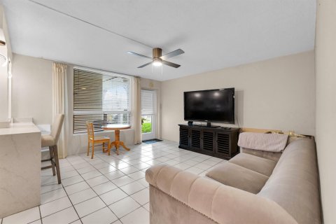 Condo in Fort Lauderdale, Florida, 2 bedrooms  № 2375007 - photo 24