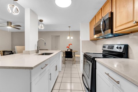 Condo in Fort Lauderdale, Florida, 2 bedrooms  № 2375007 - photo 8