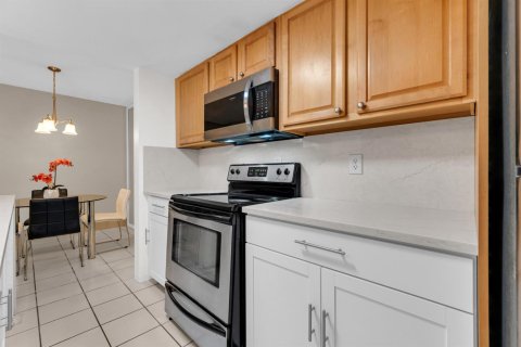 Condo in Fort Lauderdale, Florida, 2 bedrooms  № 2375007 - photo 9