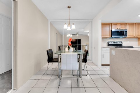 Condo in Fort Lauderdale, Florida, 2 bedrooms  № 2375007 - photo 13