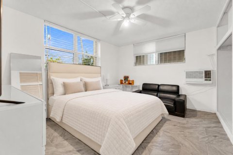 Condo in Fort Lauderdale, Florida, 2 bedrooms  № 2375007 - photo 17
