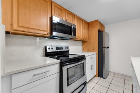 Condo in Fort Lauderdale, Florida, 2 bedrooms  № 2375007 - photo 7