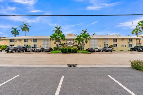 Condo in Fort Lauderdale, Florida, 2 bedrooms  № 2375007 - photo 2