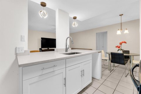 Condo in Fort Lauderdale, Florida, 2 bedrooms  № 2375007 - photo 11