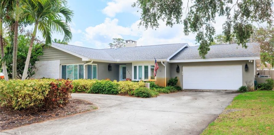 House in Seminole, Florida 3 bedrooms, 209.03 sq.m. № 1770195