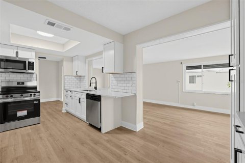 Villa ou maison à vendre à Pinellas Park, Floride: 2 chambres, 147.44 m2 № 2410190 - photo 8