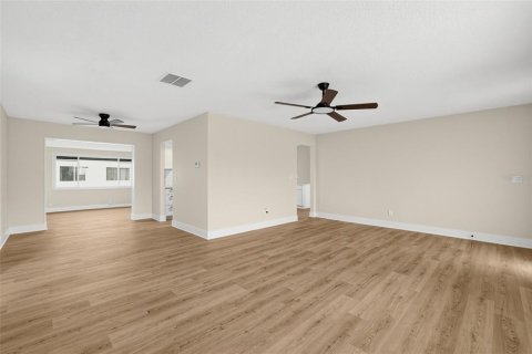 Villa ou maison à vendre à Pinellas Park, Floride: 2 chambres, 147.44 m2 № 2410190 - photo 16