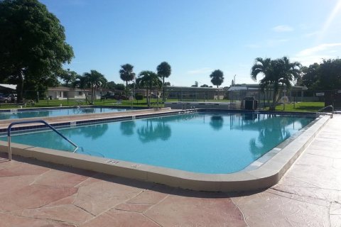 Villa ou maison à vendre à Pinellas Park, Floride: 2 chambres, 147.44 m2 № 2410190 - photo 23