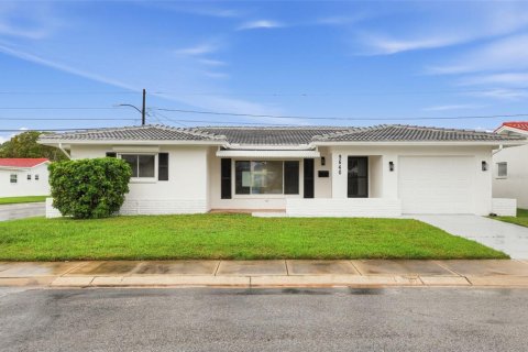 Villa ou maison à vendre à Pinellas Park, Floride: 2 chambres, 147.44 m2 № 2410190 - photo 2