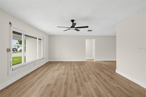 Villa ou maison à vendre à Pinellas Park, Floride: 2 chambres, 147.44 m2 № 2410190 - photo 15