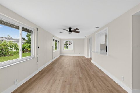 Villa ou maison à vendre à Pinellas Park, Floride: 2 chambres, 147.44 m2 № 2410190 - photo 13