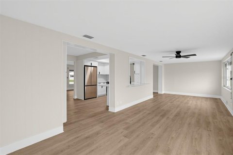 Villa ou maison à vendre à Pinellas Park, Floride: 2 chambres, 147.44 m2 № 2410190 - photo 5