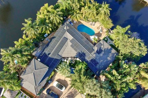 Villa ou maison à louer à Wilton Manors, Floride: 5 chambres, 335.47 m2 № 1943012 - photo 1