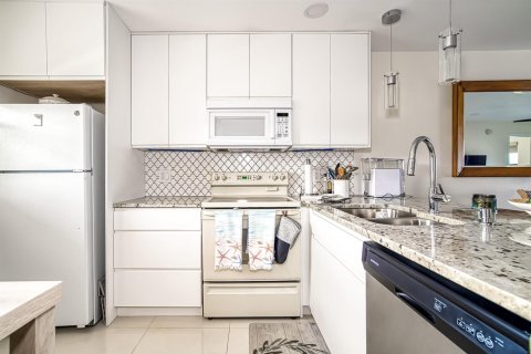 Copropriété à vendre à Lake Worth, Floride: 2 chambres, 73.39 m2 № 2178336 - photo 4