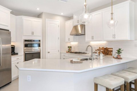 Купить виллу или дом в Аполло-Бич, Флорида 7 комнат, 205.22м2, № 1782971 - фото 5