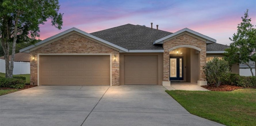 House in Ocala, Florida 4 bedrooms, 222.32 sq.m. № 2149660
