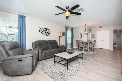 House in Wimauma, Florida 2 bedrooms, 151.99 sq.m. № 1529927 - photo 7