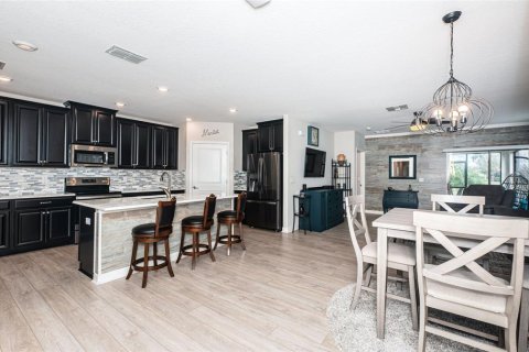 House in Wimauma, Florida 2 bedrooms, 151.99 sq.m. № 1529927 - photo 6