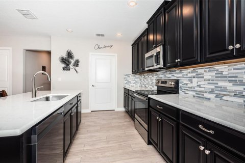 House in Wimauma, Florida 2 bedrooms, 151.99 sq.m. № 1529927 - photo 15