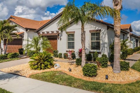 House in Wimauma, Florida 2 bedrooms, 151.99 sq.m. № 1529927 - photo 1