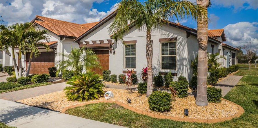 House in Wimauma, Florida 2 bedrooms, 151.99 sq.m. № 1529927