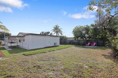 House in North Lauderdale, Florida 3 bedrooms, 106.37 sq.m. № 1969750 - photo 15