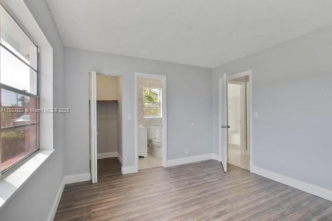 House in North Lauderdale, Florida 3 bedrooms, 106.37 sq.m. № 1969750 - photo 14
