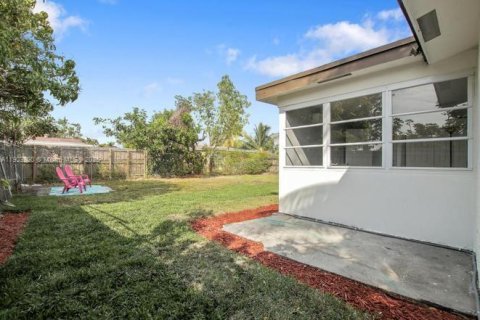 House in North Lauderdale, Florida 3 bedrooms, 106.37 sq.m. № 1969750 - photo 11