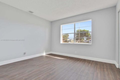 House in North Lauderdale, Florida 3 bedrooms, 106.37 sq.m. № 1969750 - photo 12